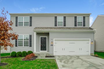 181 HONEY LOCUST LN COMMERCIAL POINT, OH 43116